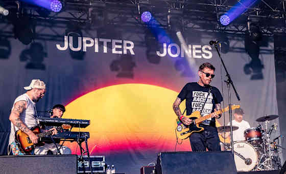 JUPITER JONES - „Ich trag den Sarg, Du trägst was Buntes“ - Tour 2026 card