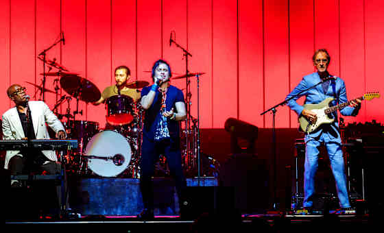 Mike and The Mechanics - Back on Track Tour