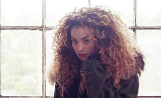 Ella Eyre