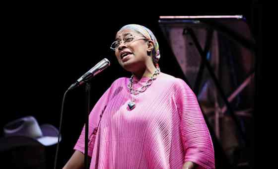 Cécile McLorin Salvant, Gesang card