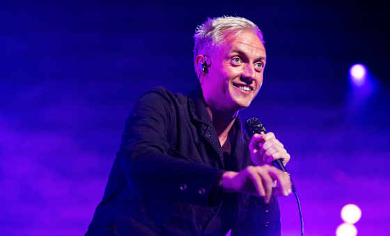 Hamish Hawk: Live + Signing