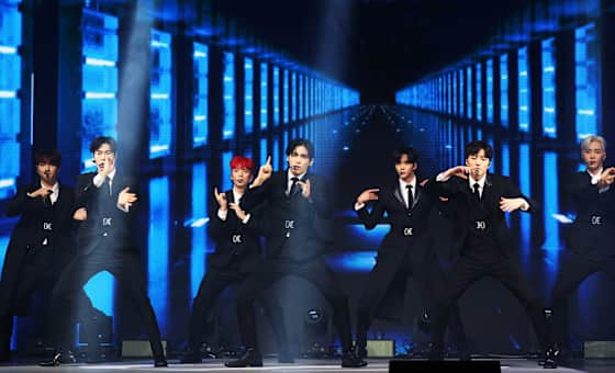 SF9