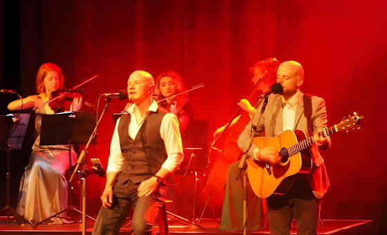 Simon & Garfunkel - Tribute meets Classic - Graceland Duo mit Streicherquartett und Band card
