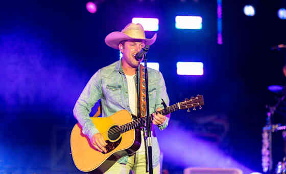 Dustin Lynch