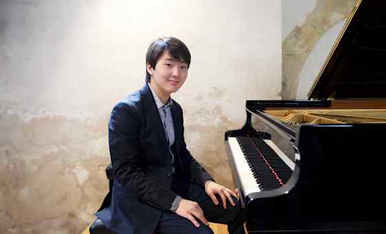 Seong Jin Cho card