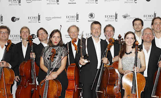 »Dancing around the planet« Die 12 Cellisten der Berliner Philharmoniker