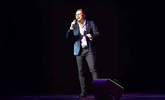 Charlie Zaa @ Vic Theatre