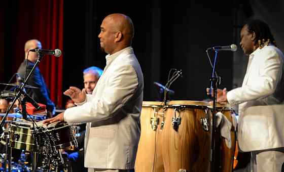 Klazz Brothers & Cuba Percussion