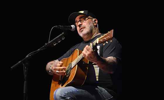 Aaron Lewis