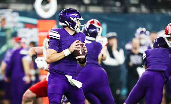 Iowa Hawkeyes at Northwestern Wildcats Football
