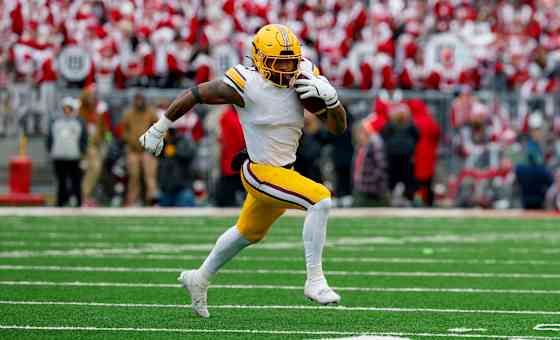 UCLA Bruins at Minnesota Golden Gophers Football