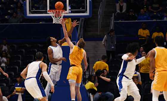 Saint Peter's Peacocks at Canisius Golden Griffins Basketball