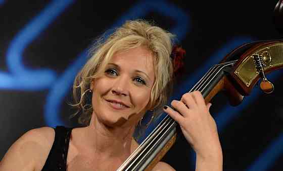 Nicki Parrott and her Swingfluencers