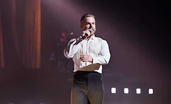 Derek Hough Dance For The Holidays