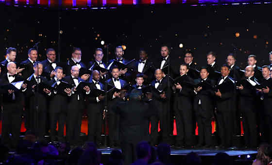 Gay Men's Chorus of Los Angeles: A Very Dolly Holiday