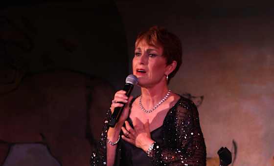 WINTERSONG feat. AMANDA McBROOM with MICHELE BROURMAN and special guest ROGER KELLAWAY