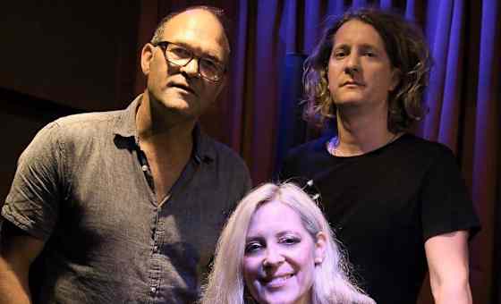 Anke Helfrich Trio: „We’ll Rise“ card