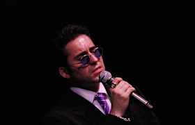 John Lloyd Young Bilet
