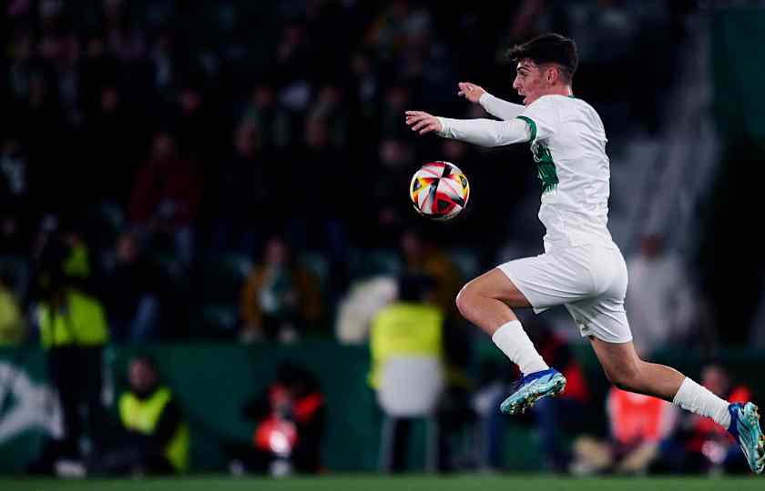 Elche Dominates Las Palmas 4-0 in Copa del Rey Clash